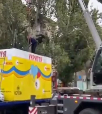 У Херсоні встановили протиуламкові укриття від благодійників