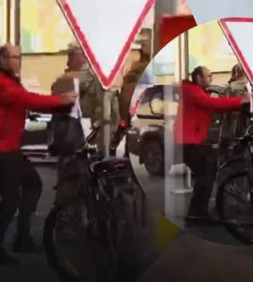 В Житомире мужчина устроил танцы перед представителями ТЦК, – соцсети