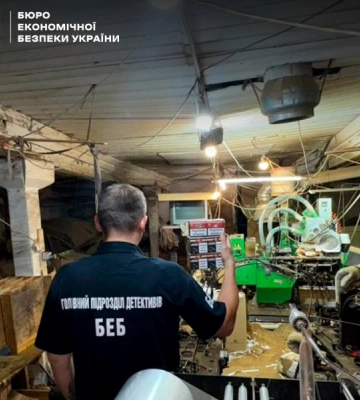 На Закарпатті припинили роботу підпільного цеху з виготовлення сигарет