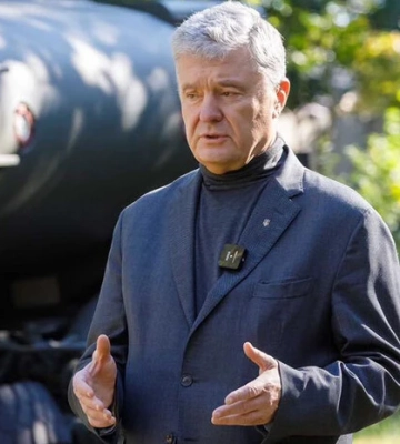 По мільярду щомісяця. Порошенко знову задекларував гігантську суму: цього разу від «сліпого трасту»