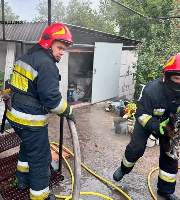 На Дніпропетровщині спалахнув дах будинку