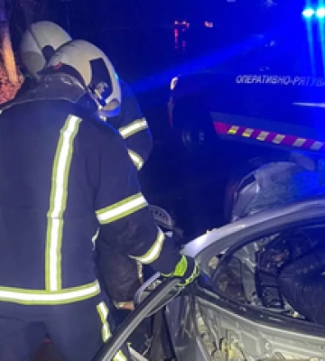 Полтавські рятувальники деблокували водія з понівеченого автомобіля