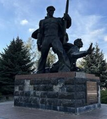 У Кременчуці демонтують пам’ятник матросам Дніпровської флотилії