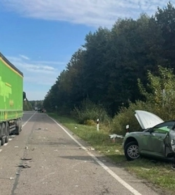 Внаслідок зіткнення легковика і вантажівки на Волині травмувалися четверо людей