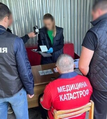 Вилучили майже 8 млн грн: На Хмельниччині викрили медиків, які допомагали отримати інвалідність. ФОТОрепортаж