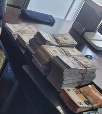Вилучили майже 8 мільйонів гривень: на Хмельниччині оголосили підозру двом медикам