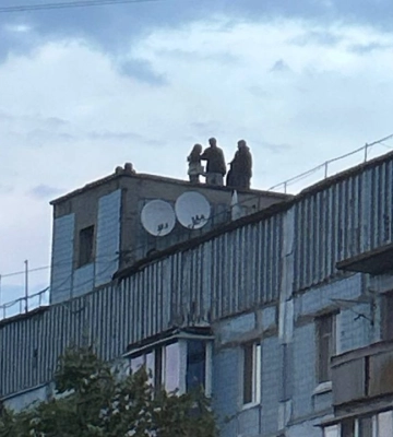 У Дніпрі підлітки небезпечно розважалися на даху багатоповерхівки