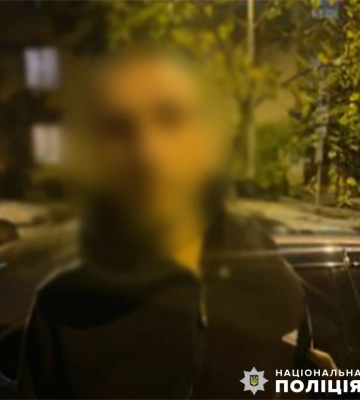 У Києві поліцейські за кілька годин затримали злодія, який обікрав автомобіль
