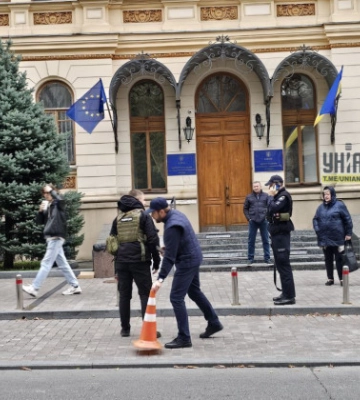 У Києві шукають вибухівку у 217-й школі - поліція