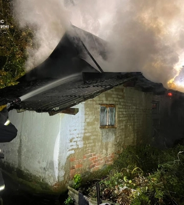 На Волині горіла господарська споруда