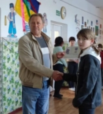 На Кіровоградщині нагороду батька-воїна вручили доньці
