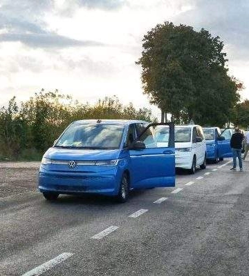 Німеччина передала мікроавтобуси для дітей з особливими потребами