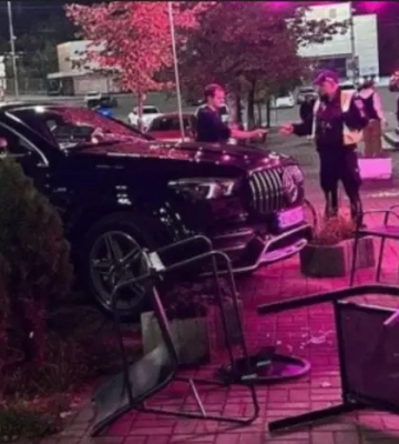 У Києві Mercedes в’їхав у літню терасу кафе: стали відомі нові деталі резонансної ДТП