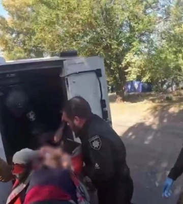 Полицейские эвакуировали маломобильных пожилых из Селидово