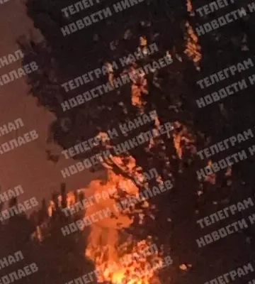 У Миколаєві пролунали вибухи, росіяни атакують місто балістичними ракетами