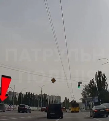 В Киеве наказали водителя Opel, совершившего разворот в неустановленном месте — видео