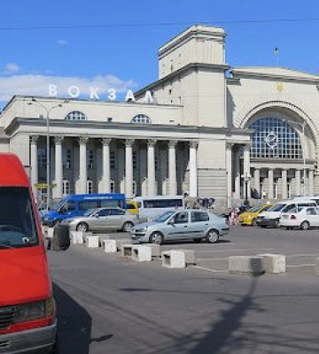 У Дніпрі десятки маршрутів змінюють рух через масштабні ремонтні роботи