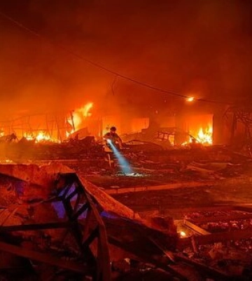 Наслідки ворожого удару по Миколаєву. ФОТОрепортаж