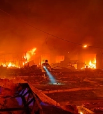 Миколаївські вогнеборці ліквідували пожежі, які виникли після ракетної атаки