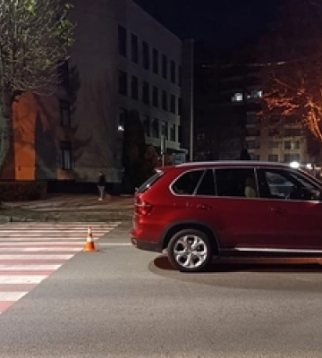 У Луцьку BMW збила двох людей на переході біля «Авангарду» 