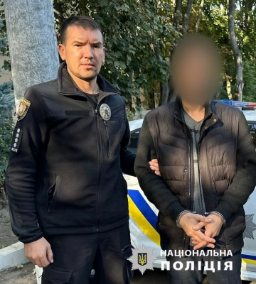 $10000 за «шлюб» з жінкою-інвалідом: одеські поліцейські затримали організатора незаконного переправлення ухилянтів за кордон