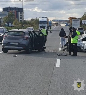 На об’їзній Львова сталась потрійна ДТП: є постраждалі