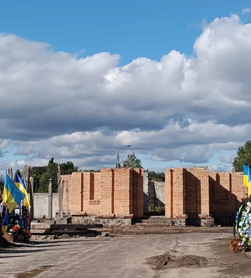 На місці майбутнього меморіального комплексу у Черкасах тривають опоряджувальні роботи (ФОТО)