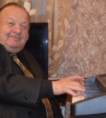 Пішов з життя талановитий музикант з Мукачева – Степан Удварі