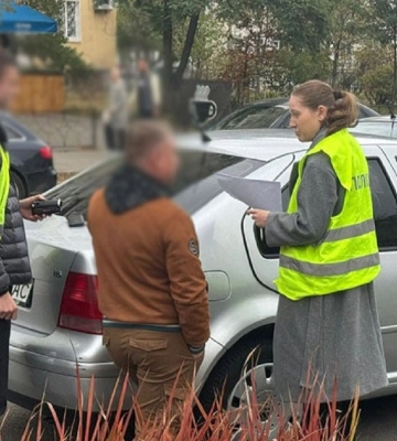 Супруги в Киеве присвоили средства на ремонте сквера: в схеме фигурирует "Киевзеленстрой" (ФОТО)