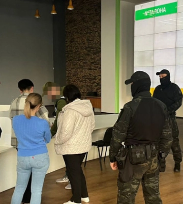 У Києві адміністратори сервісного центру МВС знімали статус «резерв» з талонів для пільговиків