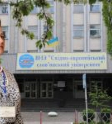 Понад 300 чоловіків навчались в виші Закарпаття фіктивно — правоохоронці затримали ректорку університету
