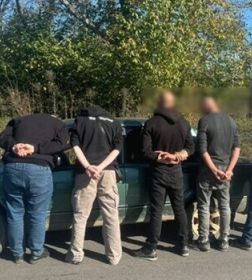 Прикордонники затримали авто з трьома ухилянтами з Київщини, які намагалися потрапити до Румунії