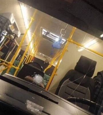 Окупанти скинули вибухівку на маршрутку в Херсоні. ФОТО
