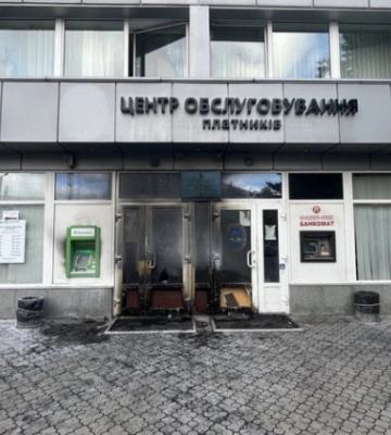 У Полтаві невідомі підпалили будівлю податкової служби
