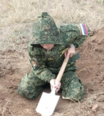 Под Мелитополем оккупанты копают, углубляются и жалуются на плохую логистику (Скрины)
