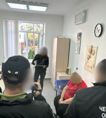 В Черкасской области врач и медсестра за 25 тысяч гривен обещали помочь в уклонении от мобилизации — им объявлены подозрения