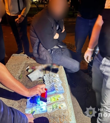 В Одесі затримали чоловіка, який обіцяв допомогти ухилянту одружитися на жінці з інвалідністю