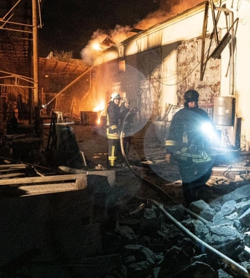 Вночі росіяни атакували промисловий об&#039;єкт на Тернопільщині: виникла пожежа