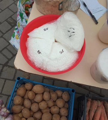 Скільки на Волині коштують домашні молочні продукти