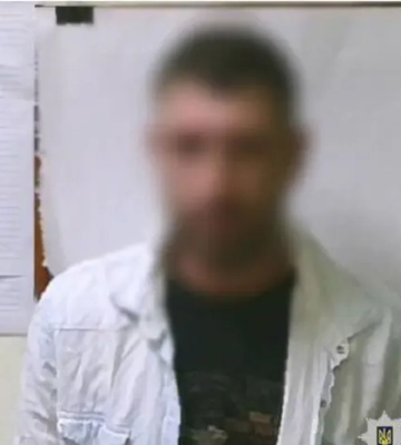 У Києві чоловік посеред вулиці тяжко поранив незнайомця, який гуляв із собакою