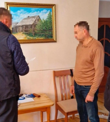 Вимагали хабар за вирішення земельного питання: на Рівненщині викрили голову громади та депутата
