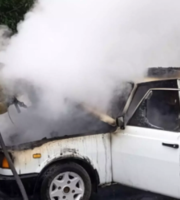 Полтавські рятувальники ліквідували пожежу автомобіля