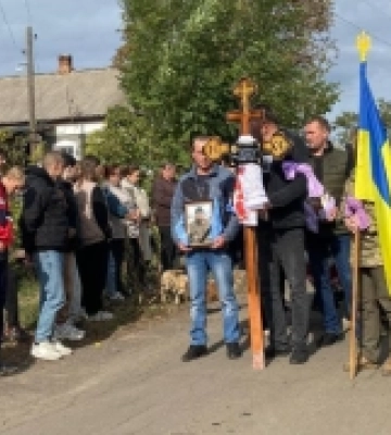 На Миколаївщині попрощалися з воїном Василем Ошовським