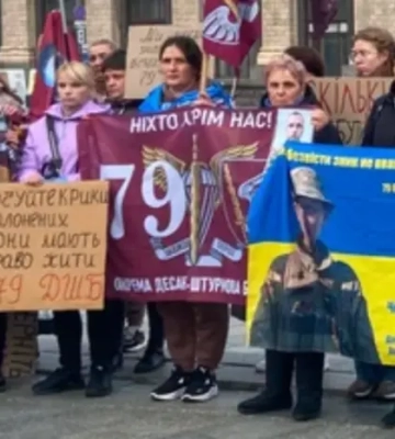 В Киеве прошла акция родственников военнопленных и без вести пропавших. ФОТОРЕПОРТАЖ