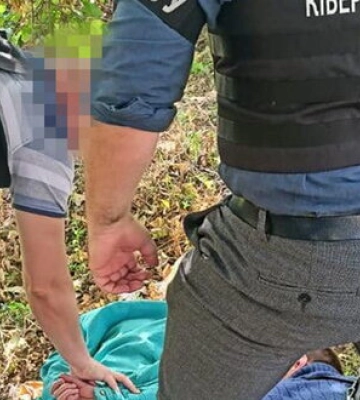Затримано подружжя агентів РФ та їхнього спільника, які шпигували за позиціями ЗСУ на Півдні, - СБУ. ФОТОрепортаж