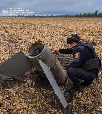 На Київщині фермер посеред поля знайшов уламки ракети С-300