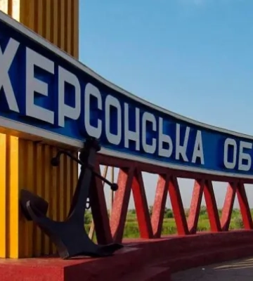 Росіяни обстріляли один із районів Херсона: постраждав чоловік
