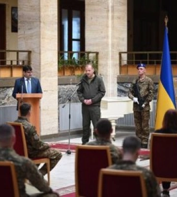 Державні відзнаки закарпатським нацгвадійцям і посмертний орден дружині полеглого захисника вручили заступник керівника краю