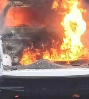 Автомобіль вигорів вщент: на Дніпропетровщині окупанти атакували вибухотехніків