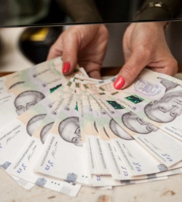 Банк не довів, що дії клієнтки призвели до несанкціонованого зняття коштів з її рахунку — апеляція відмовила у стягненні боргу за&amp;hellip;